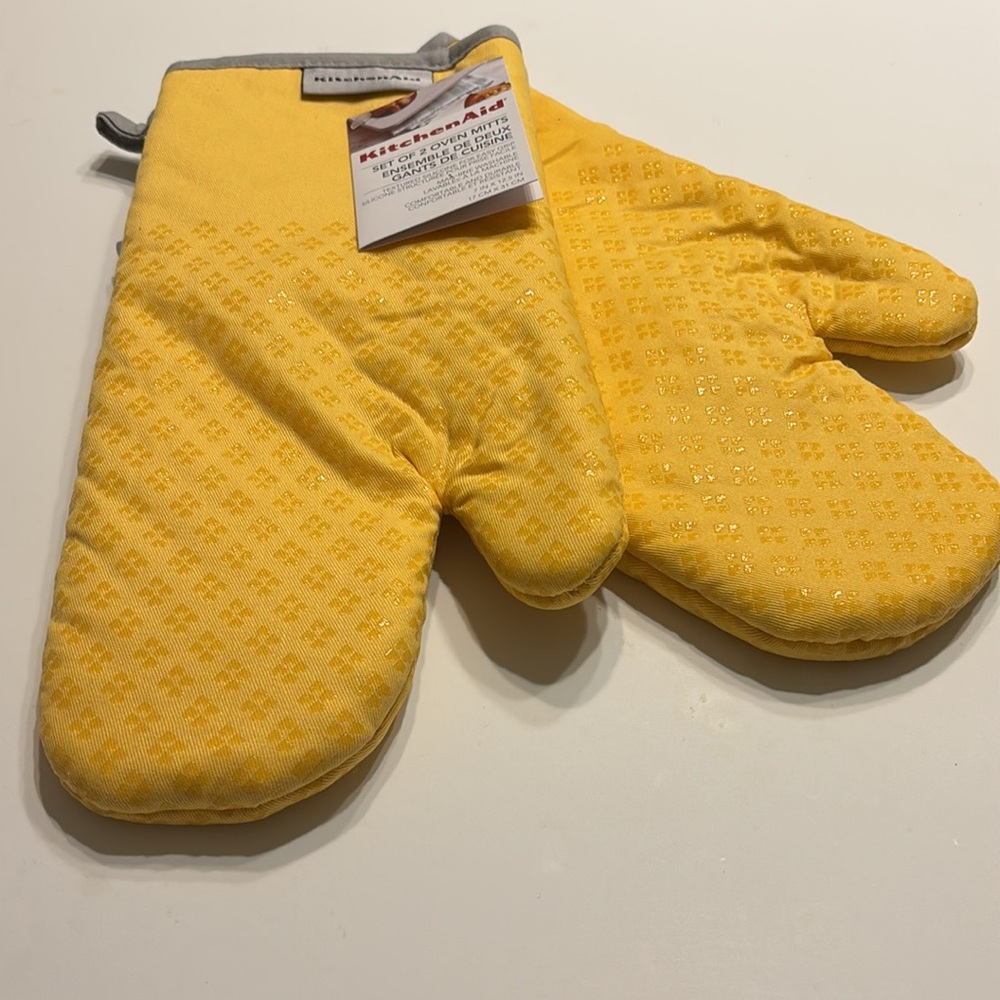 KitchenAid Yellow Oven Mitt Set - Picture 4 of 11